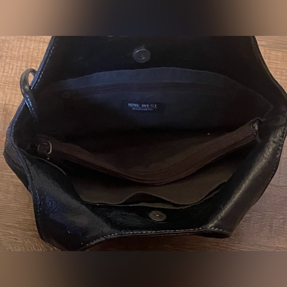 Nine West embroidered floral black small handbag. - Picture 7 of 11